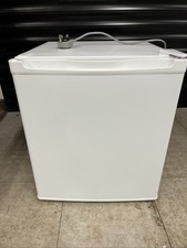 White Essentials CUL55W20 under-counter larder fridge 113L