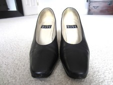 Nine West Elizabeth pump in genuine black leather, size 6M