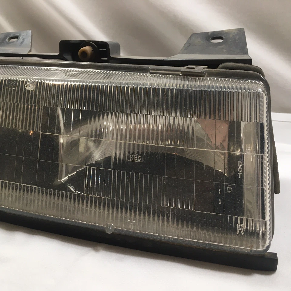 Faro derecho derecho Chevy Corsica Pontiac Beretta 90-91 Tempest 1989-1996 OEM Foto 3 de 4