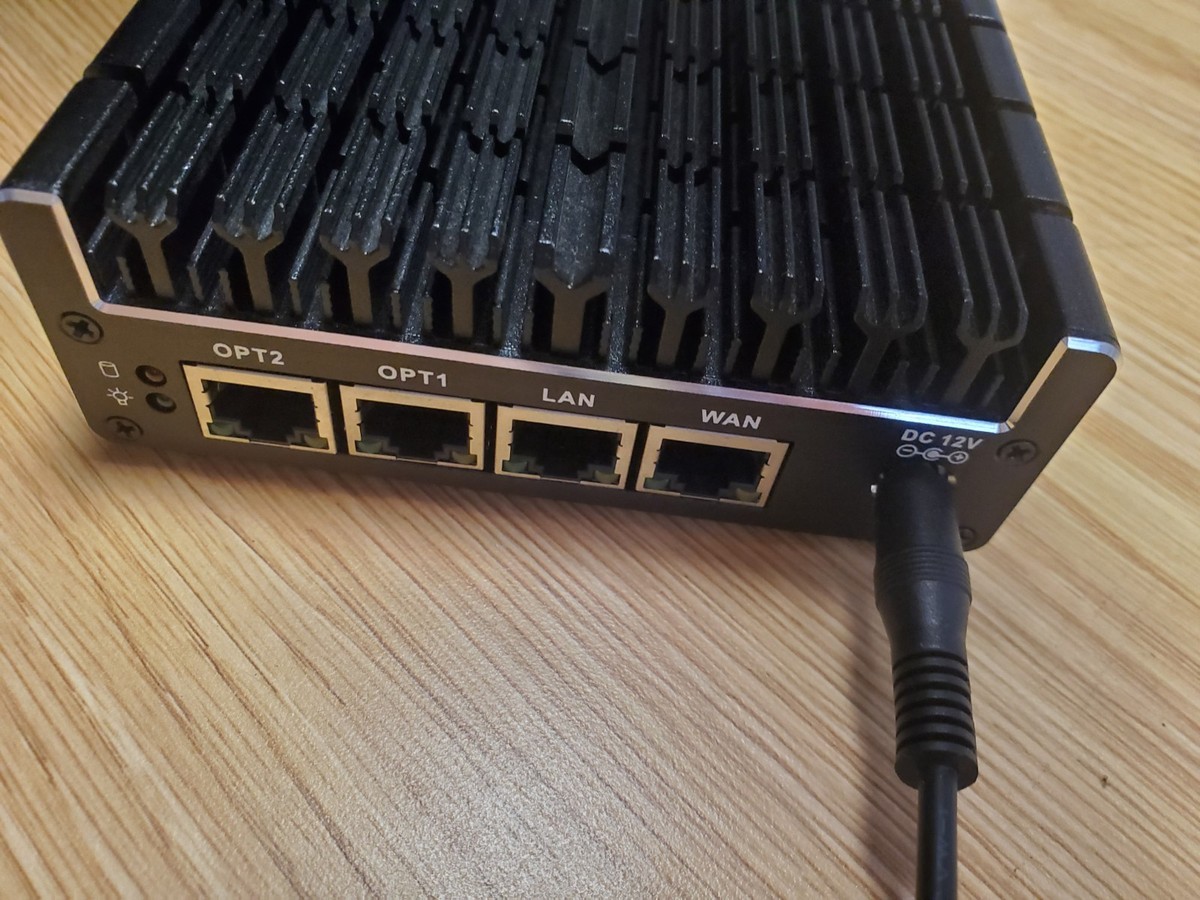 【新品】PROTECTLI The Vault Model FW4B 120GB Protectli Vault FW4B - 4 Port, Firewall Micro Appliance/Mini
