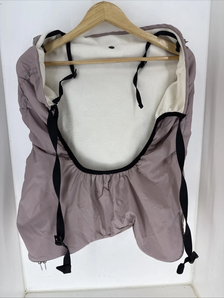 Capa porta-bebês Bebear Bebamour universal rosa com capuz em excelente estado usado - Imagem 4 de 4