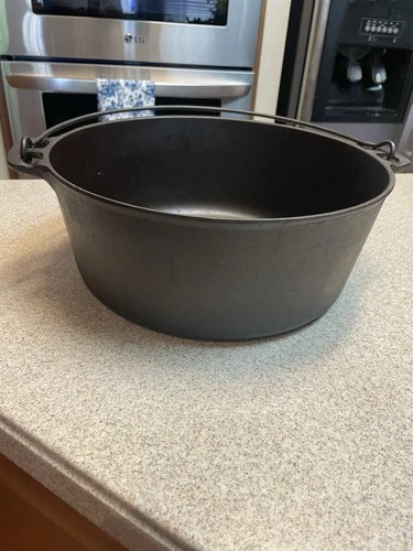 Griswold 1930s No.9 Dutch Oven 834C Block Logo Erie PA Vintage Cast Iron