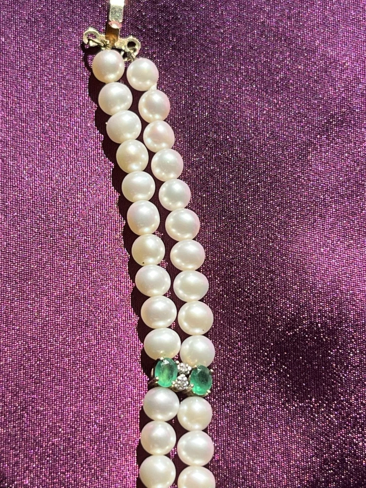 Vintage 7.5” 14K  gold Pearl, Emerald & Diamond Bracelet. Beautiful Condition. - Image 4 of 4