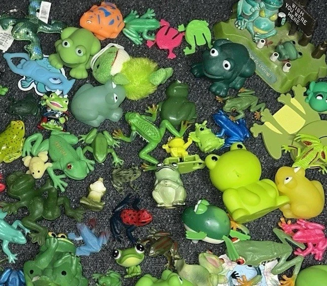 HUGE Frog Figures Toys Collection 125+ Toads Bullfrogs Lifelike Lots Of Vintage - Image 3 of 4