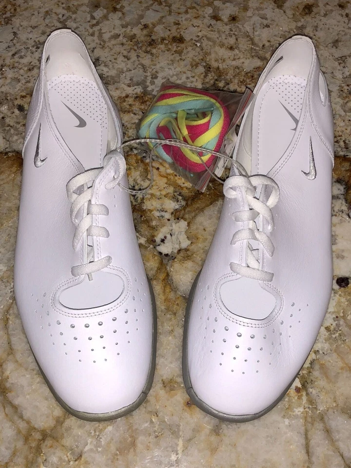 NIKE Air Verano Encaje Damas Zapatos de Golf Blanco Gris 4 Cordones NUEVO Mujer 9w 10 Foto 4 de 4