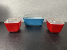 VINTAGE PYREX PRIMARY COLORS 6PC SET REFRIGERATOR DISHES (2) 501 & 502 W/LIDS