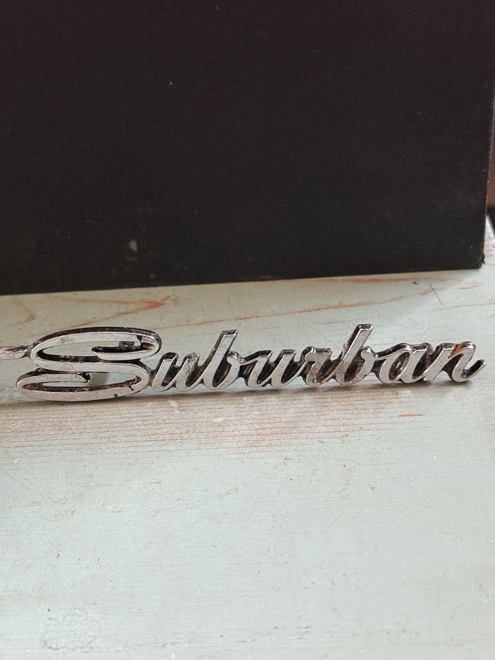 普利茅斯运动郊区徽章莫帕镀铬装饰四分之一面板铭牌 — 第 3/4 张图片