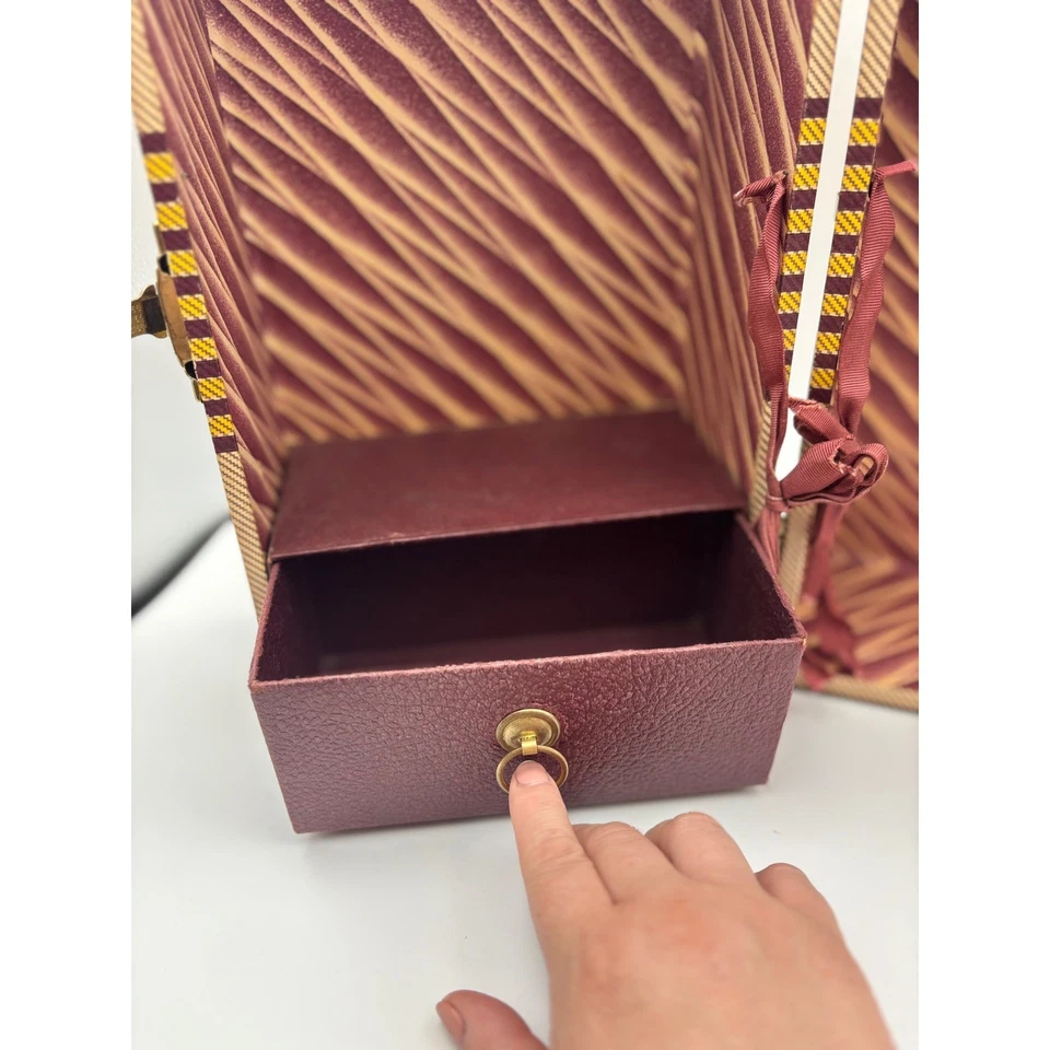 RARE 1940's Antique Doll Trunk  Storage Trunk Decorative Keepsake Box NO LATCH - Image 3 of 4