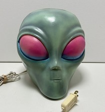 Vintage 1995 Trendmasters Alien Head Lamp-light Up Red Eyes Sci-fi Ufo Decor Vintage 1995 Trendmasters Alien Head Lamp-light Up Red Eyes Sci-fi Ufo Decor