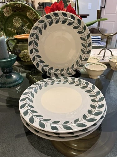 Set of 4 Vintage Red Wing Pottery Dinner Plates Green Laurel Leaf Border 9.25”
