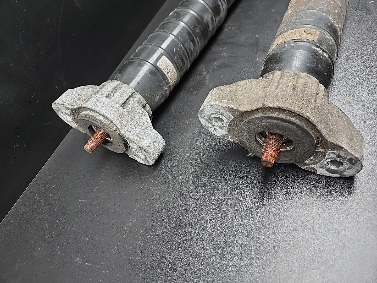 14-24 MASERATI GHIBLI - REAR LEFT & RIGHT SIDE SHOCK STRUT ABSORBER PAIR OEM