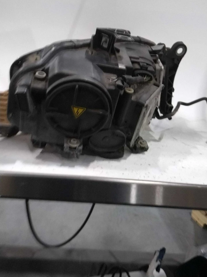Conjunto de faros izquierdos usados se adapta a: Audi A4 Sdn 2011 xenón HID curva adaptativa opt Foto 2 de 4