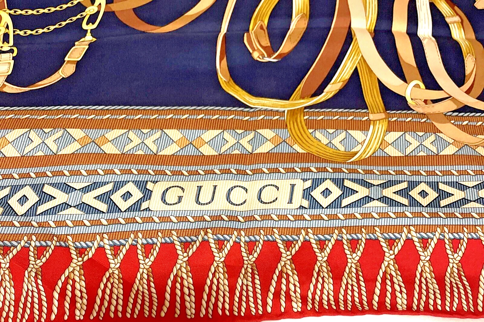 Grande écharpe GUCCI 100% soie étole châle logo aztèque bretelles cowboy