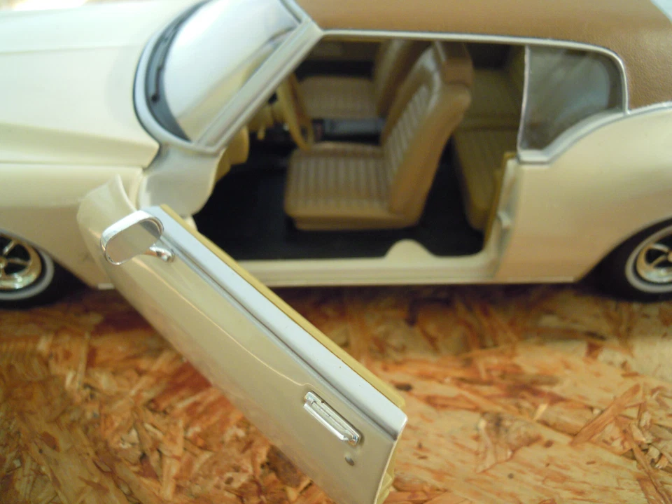 ROAD SIGNATURE 1/18 Buick Riviera GS 1971 - Immagine 4 di 4