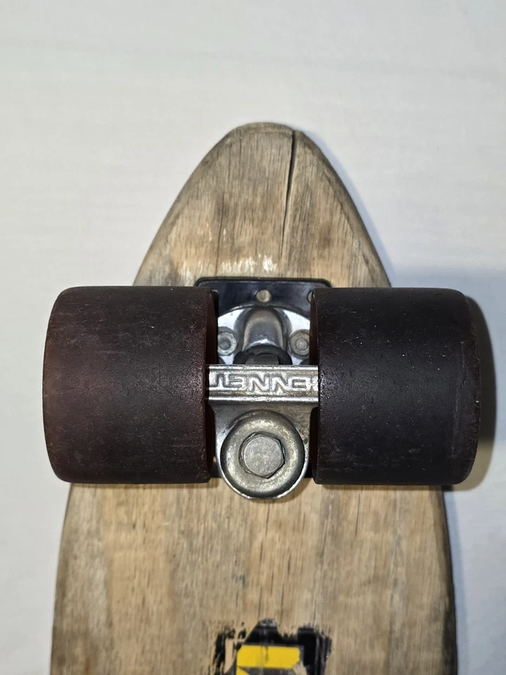 Monopatín de colección Logan Earth Ski Brad Logan con Bennett Trucks y Road Rider 6 Foto 4 de 4