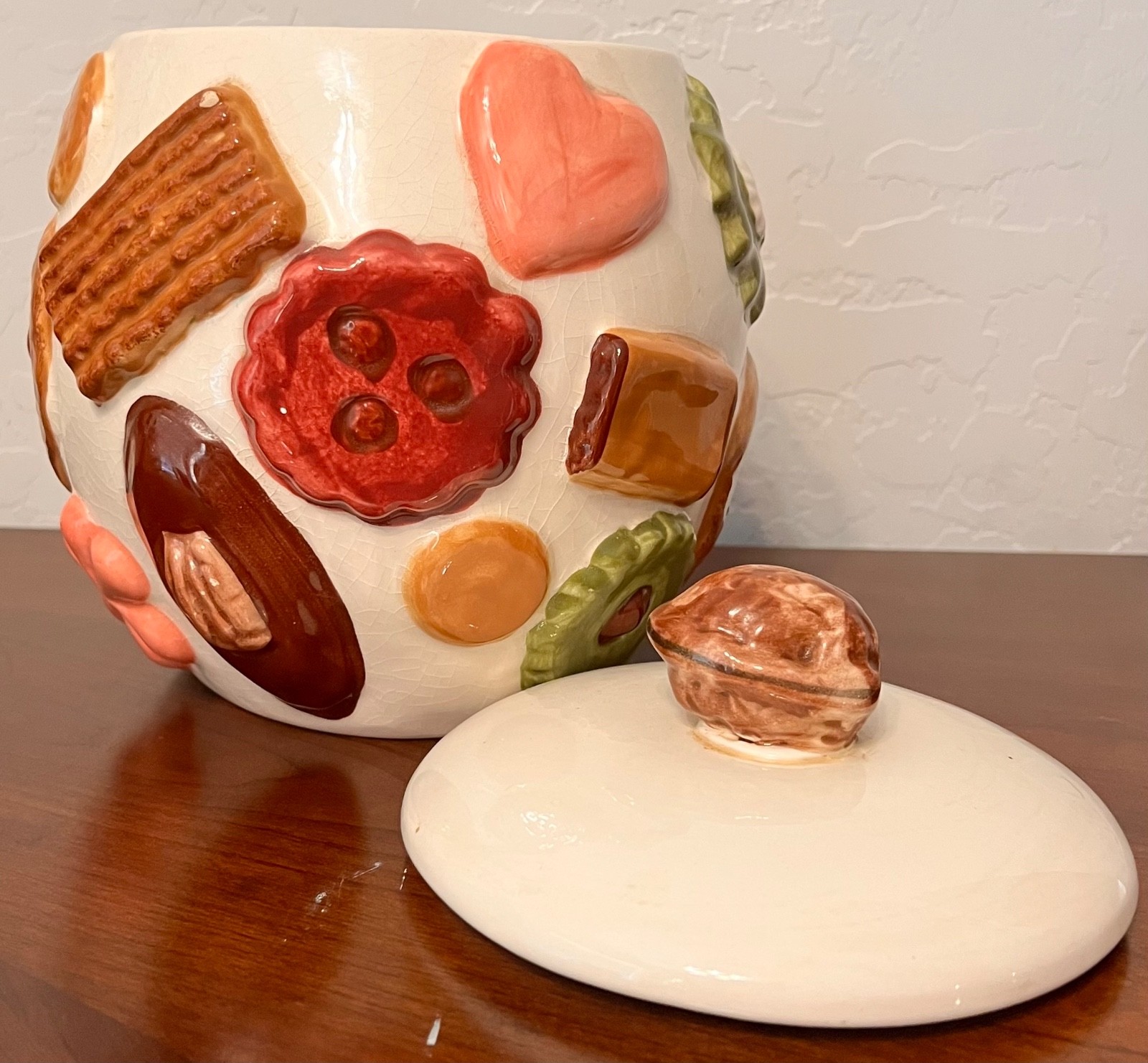 VTG LOS ANGELES POTTERIES “COOKIES ALL OVER” w/Walnut Lid Cookie Jar