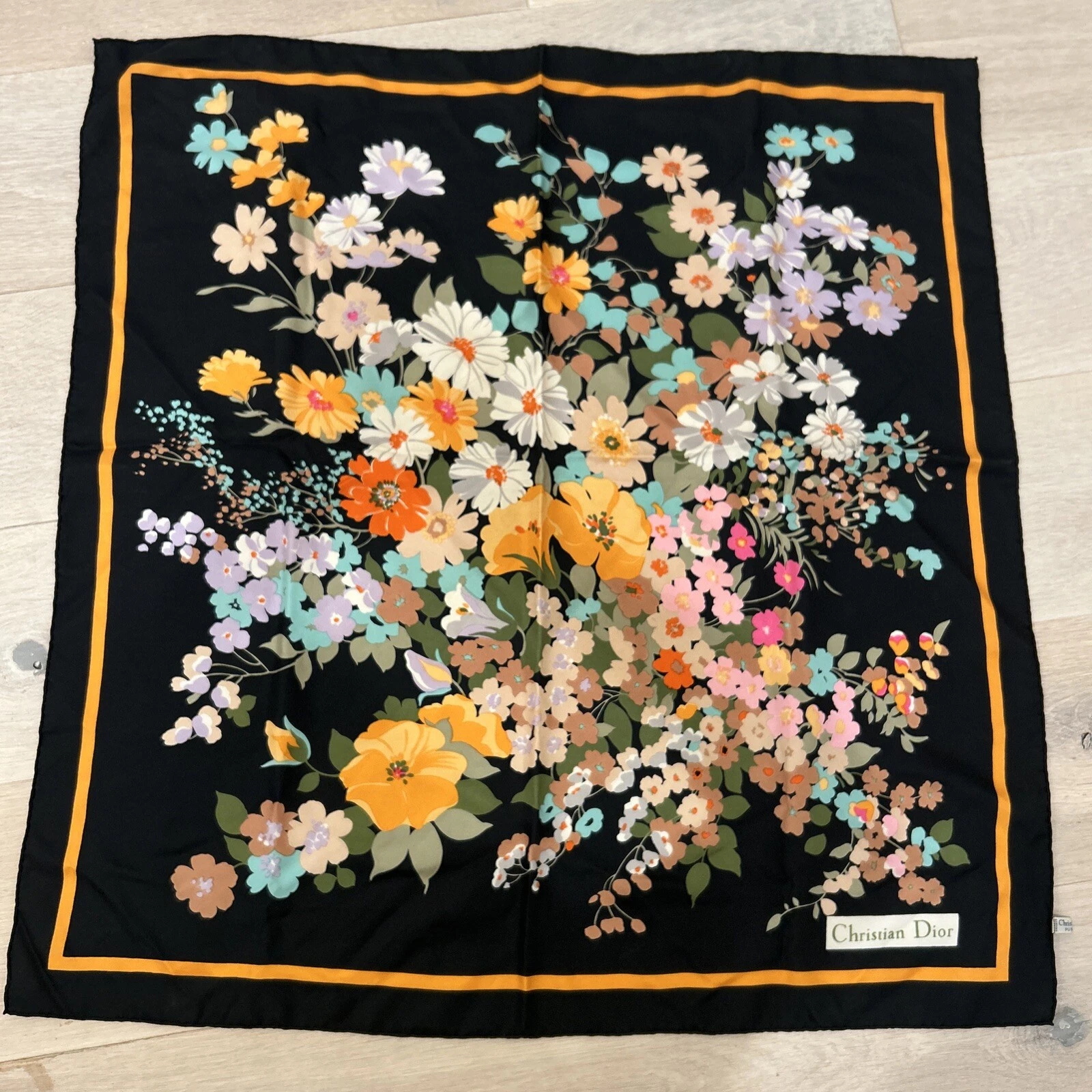ÉCHARPE EN SOIE CHRISTIAN DIOR 30