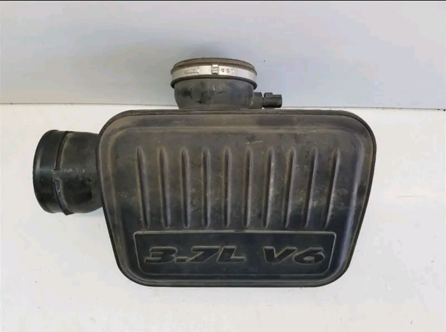 Air Tube Resonator Air Intake 3.7L Fits 0409 Dodge Durango OEM