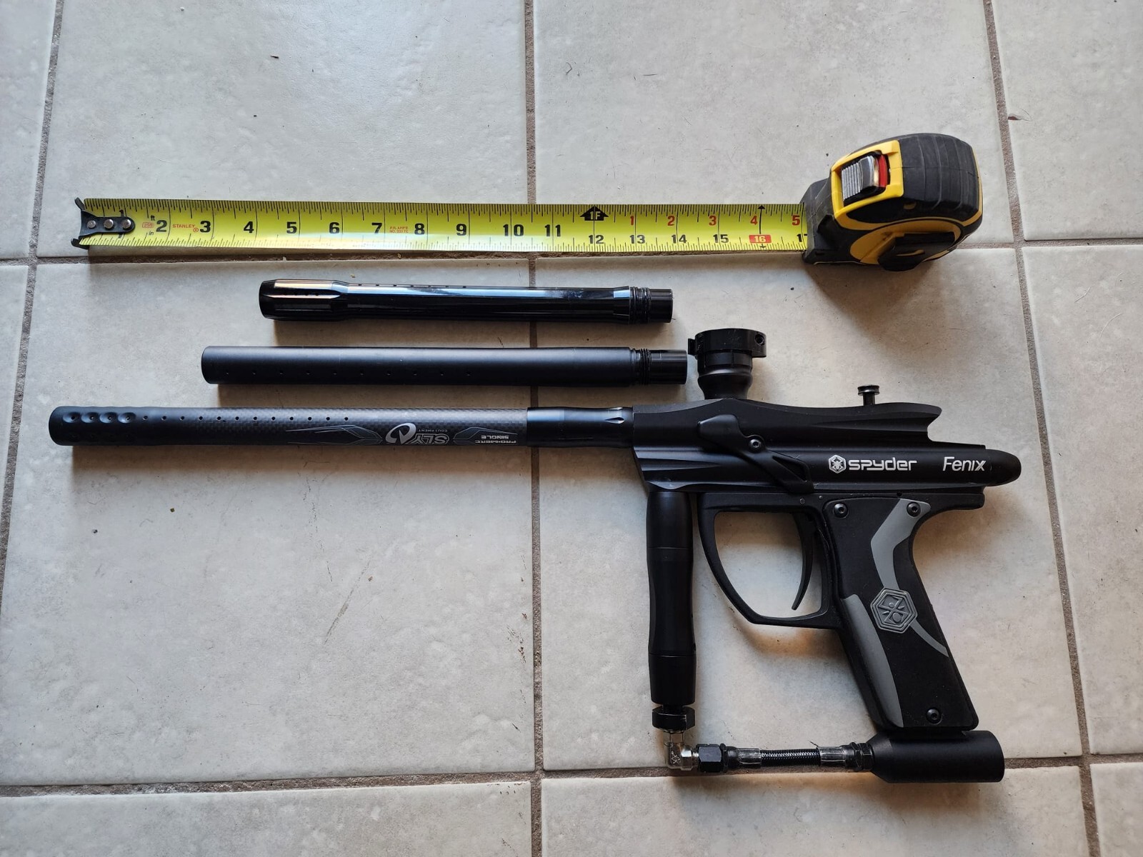 Spyder Fenix electronic Paintball Marker with 3 barrels, carbon fiber