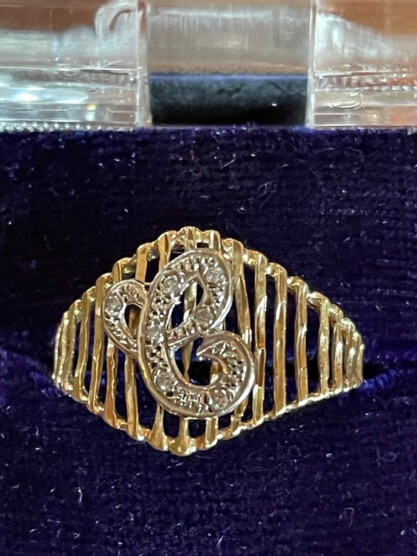14K YELLOW GOLD RING WITH SCRIPT LETTER C INITIAL