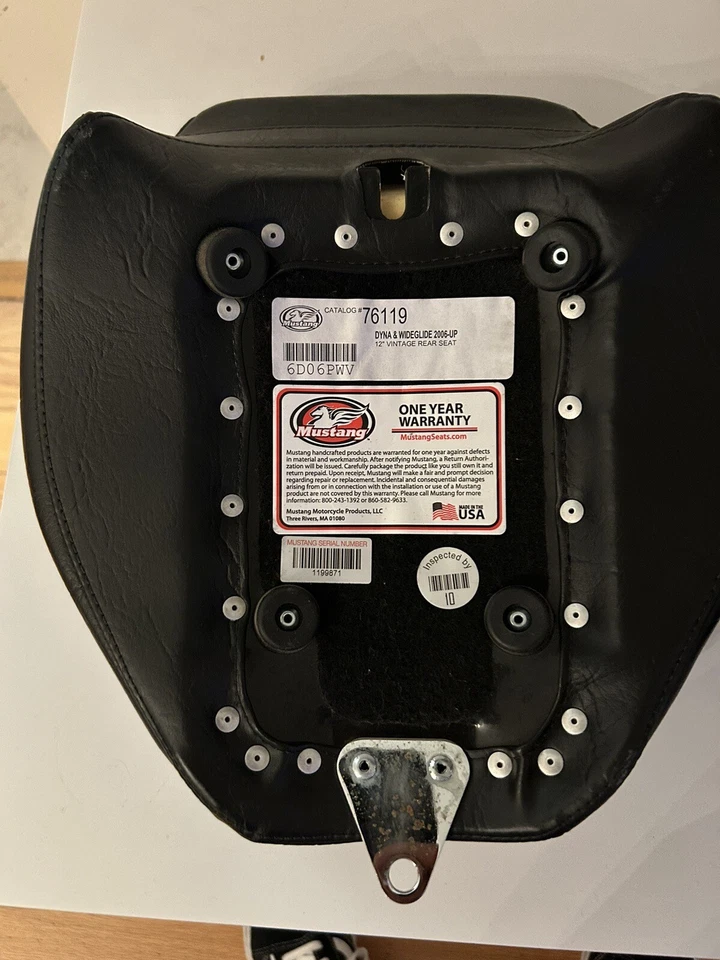 Asientos de motocicleta para modelo Dyna Mustang Touring lo tenían en un Street Bob 2016 Foto 2 de 4