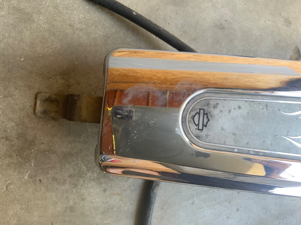 Cubierta de consola de tanque de gasolina Harley CVO Touring + tapa CROMO 69214-04 Foto 3 de 4