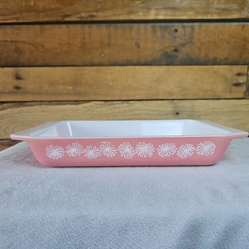Vintage Pyrex Pink Daisy Space Saver 548-B No lid