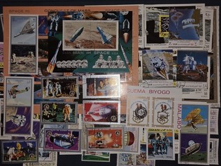 1o24 Lot Briefmarken Alle Welt Motivsammlung Raumfahrt Kleinbögen Gestempelt