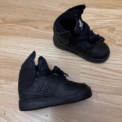 NEU! Jeremy Scott x Adidas schwarz Baby 4.0 Flügel Turnschuhe Größe 5K 21 FR