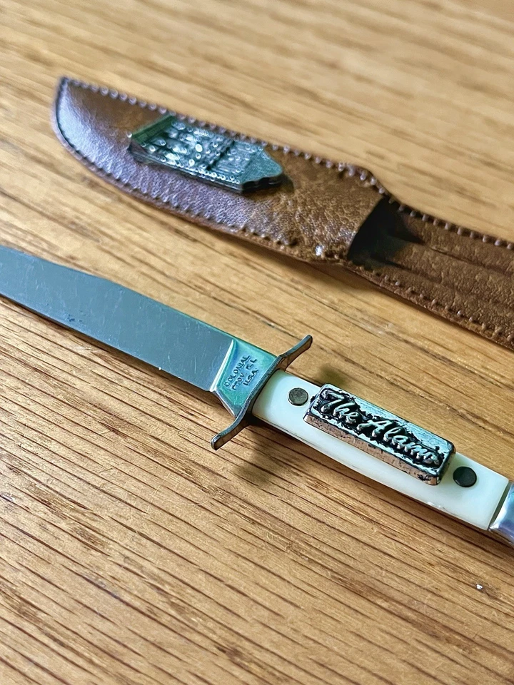 Cuchillo coleccionable vintage con mango de plástico colonial de 3,5 pulgadas con cubierta Foto 4 de 4