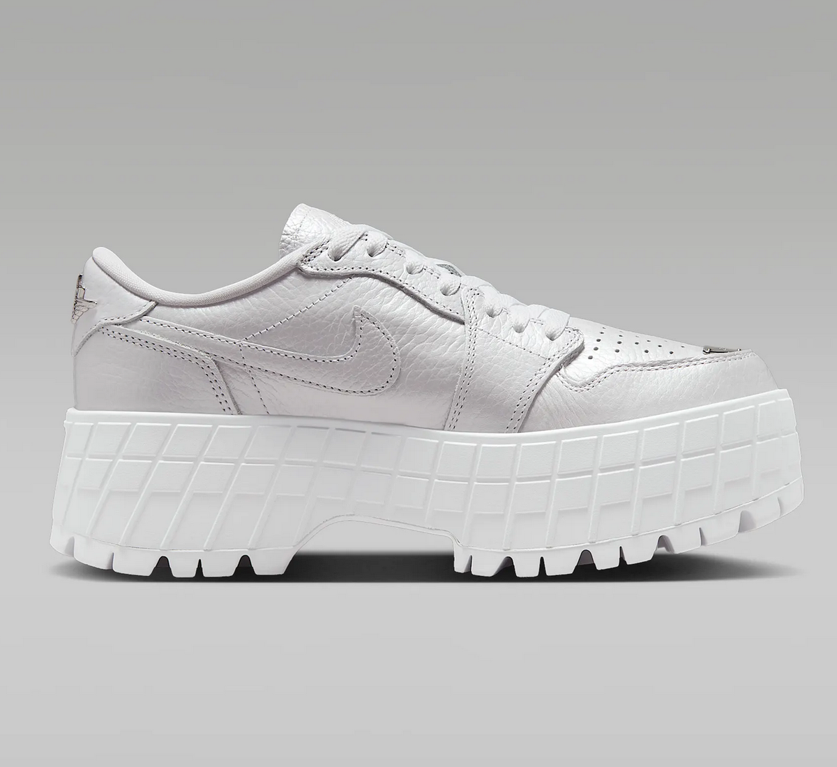 [新品] NIKE WMNS AIR JORDAN 1 BROOKLYN LOW Nike Women's Air Jordan 1 Brooklyn Low Shoes White/Metallic