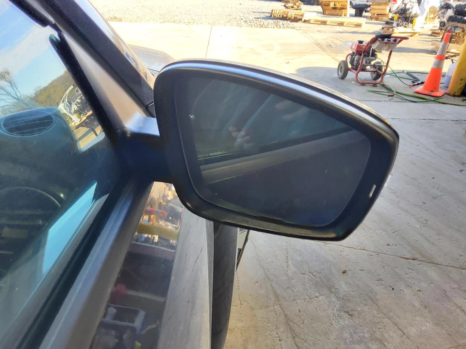 Used Front Center Interior Rear View Mirror fits: 2013 Volkswagen Beetle w/o aut - Image 3 of 4