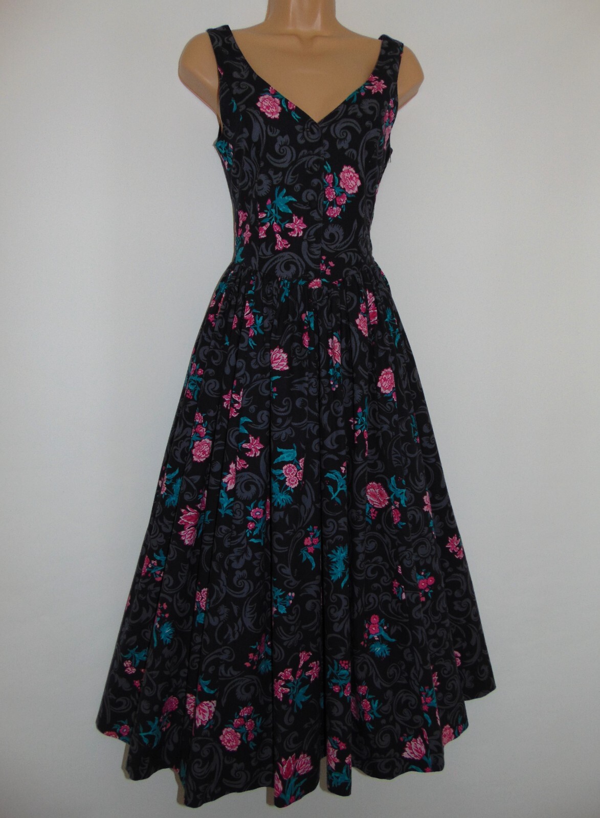Laura Ashley Vintage Floral Fit & Flare Dress UK 8/10 - Black/Grey image 4