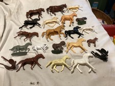 20 Plastic Play Horses 2 Saddles