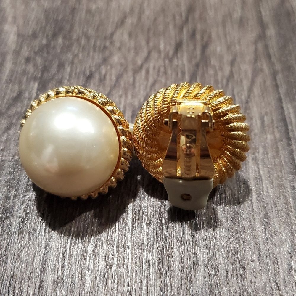 Ciner earrings View 3