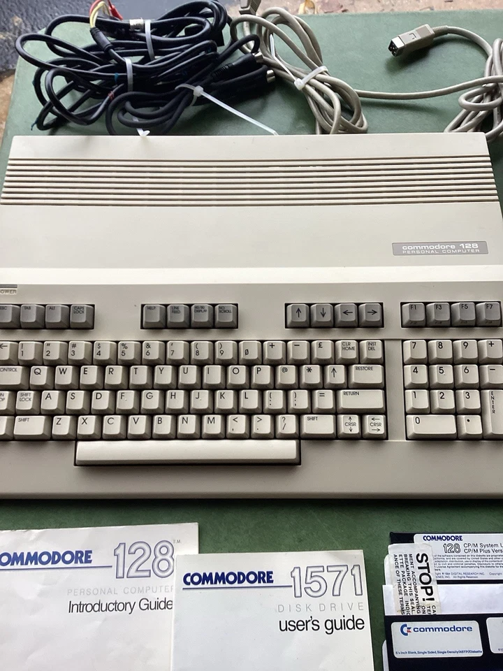 Computadora personal Commodore 128 de colección/recibos originales/unidad de disco 1571 funciona Foto 2 de 4
