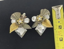 Vintage Lucite Earrings Clip On Lightweight Flower Beautiful Wedding Bling Large