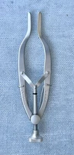 Katena K1-9500 Stevenson Lacrimal Sac Retractor 3 x 3 Blunt Prongs Adjustable
