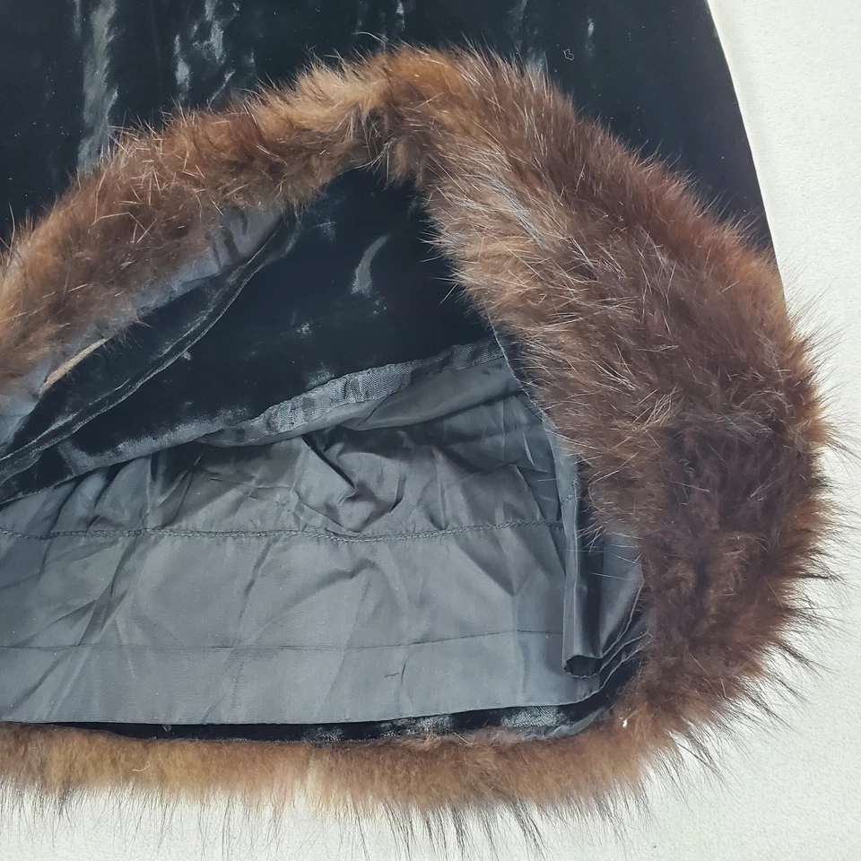 Vintage 40s Black Velvet Long Sleeve Low Back Dress w/ Real Fur Hem Trim - Image 4 of 4