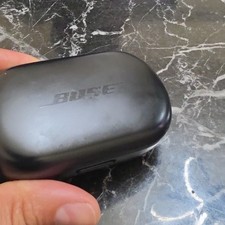 Bose Quiet Comfort 1st Generation. Charging CASE ONLY