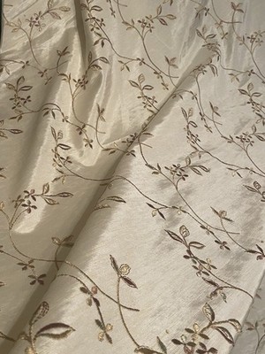 Bestickter leichter Polsterstoff Faux Beige Seide Salbei & Bronze Detail 142cmx1M