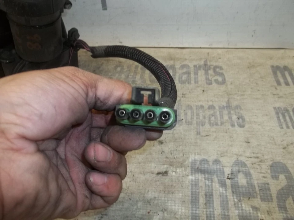 Bomba de aire compresor de suspensión Cadillac Catera 97-01 22153583 con soporte Foto 2 de 4