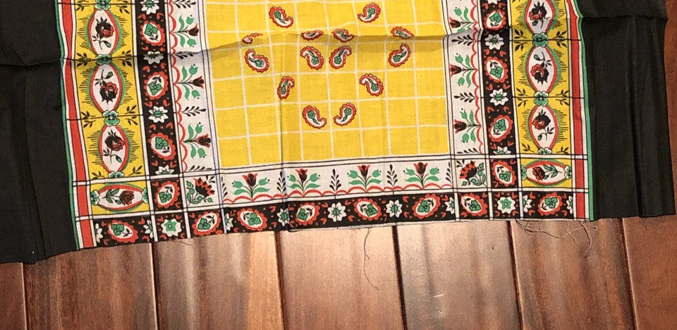 Vintage Fabric Remnant 75x42 Floral Paisley Semi Sheer Sewing Crafts Textiles - Image 4 of 4