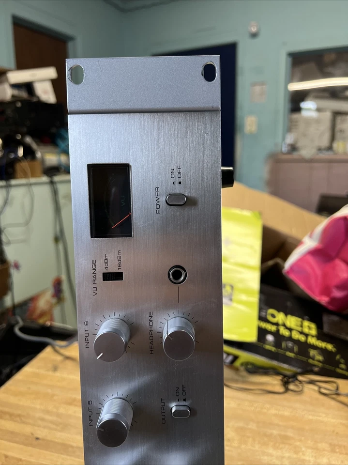 TOA 900 Series Amplifier M-900A Parts or Repair UNTESTED - Image 2 of 4