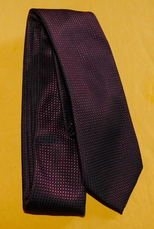 MEN'S EXPRESS BROWN/RED DOTS MOTIF ALL POLYESTER SLIM TIE - DESIGNER TIES. - Image 2 of 3