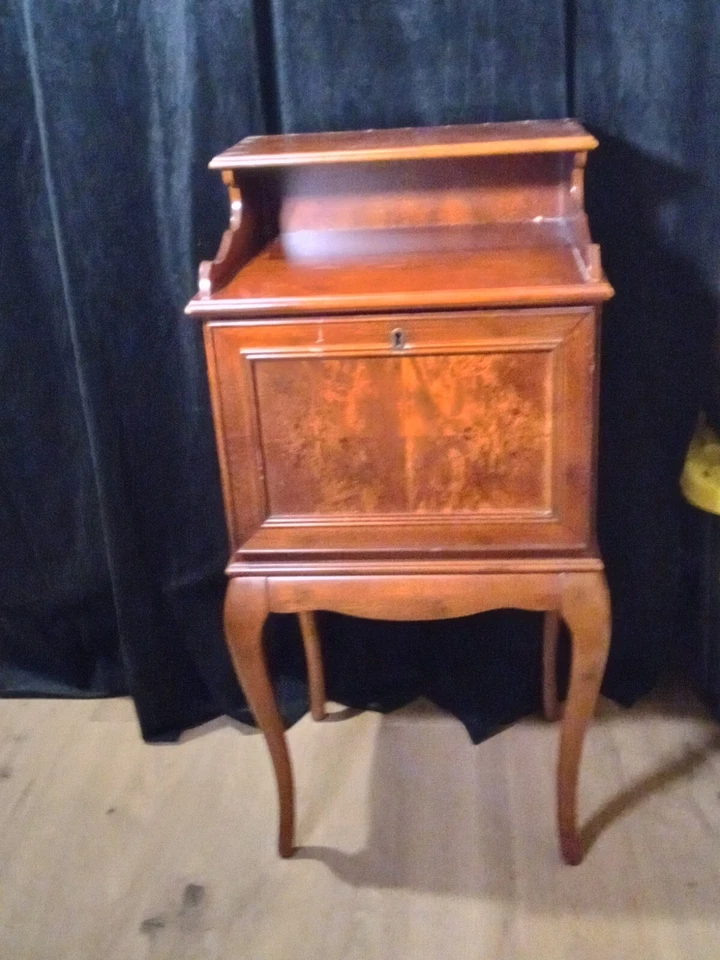 Antigua mesa auxiliar provincial francesa de madera de roble cerezo Foto 4 de 4