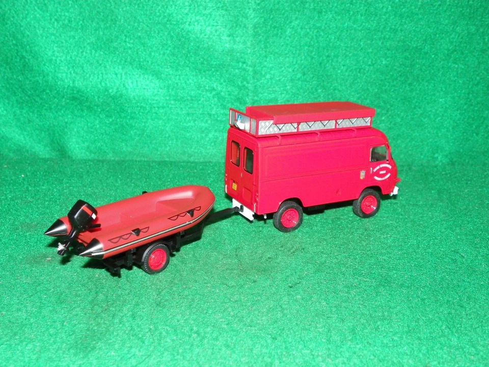 Fourgon de Dépollution Saviem TP3 pompiers - 1/43 - Hachette - Photo 3/3