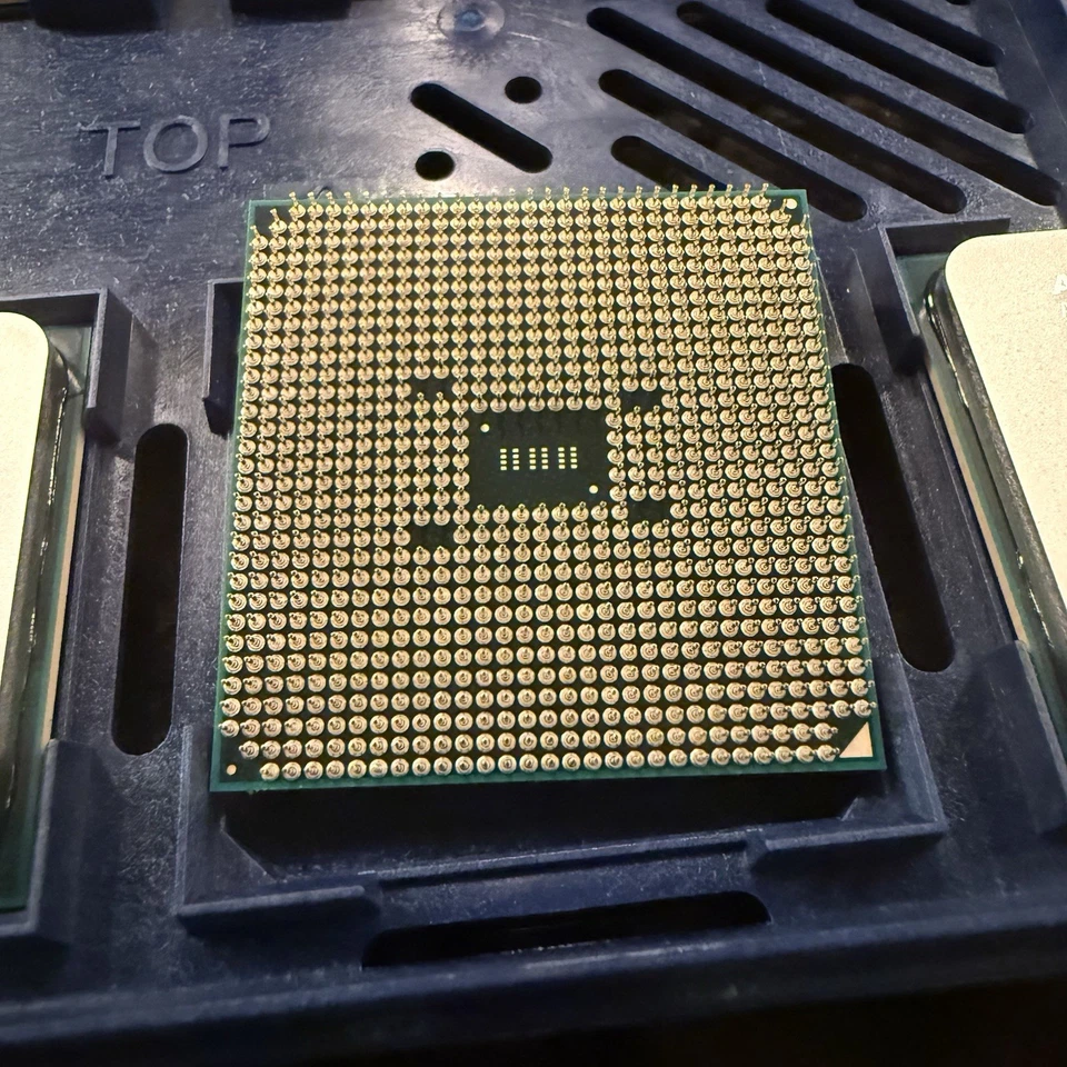 1x AMD A4 CPU A4-3300 PROCESSOR 2.5GHZ/1M (AD3300OJZ22HX) Socket FM1 USA - Image 2 of 3