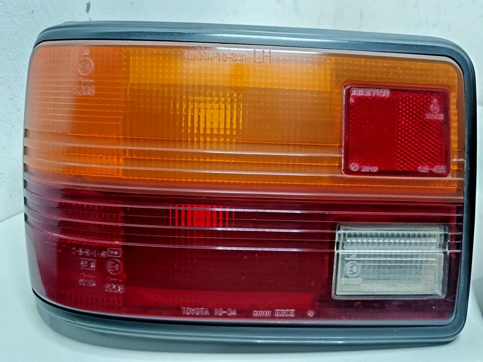 Luz combinada trasera Toyota Starlet KP61 82-84 Dx DL XL S Si OEM Foto 3 de 4