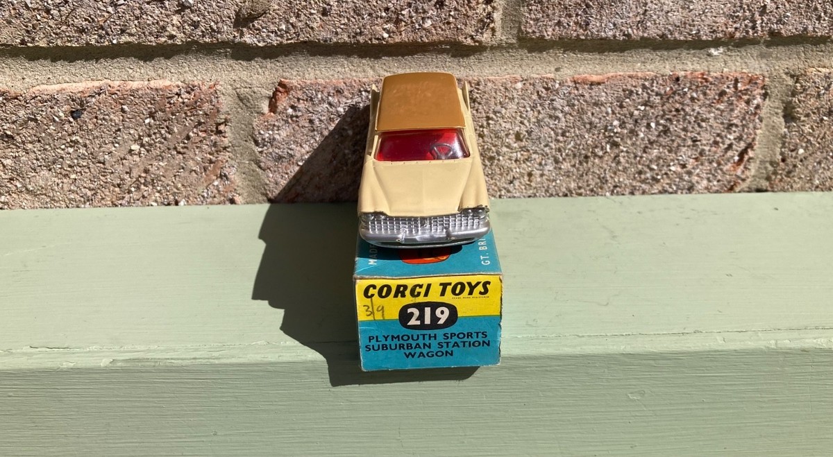 CORGI TOYS NEAR MINT PLYMOUTH SPORTS SUBURBAN STATION WAGON No.219